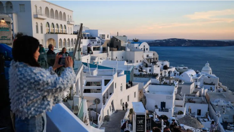 Η Αγία Ειρήνη γίνεται επίσημα Πολιούχος της Σαντορίνης