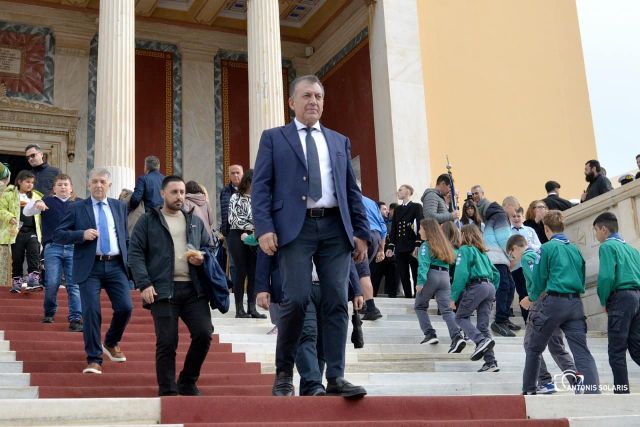 Στη Σύρο για τις θρησκευτικές εκδηλώσεις προς τιμήν του Πολιούχου του νησιού, Αγίου Νικολάου ο Γ. Βρούτσης