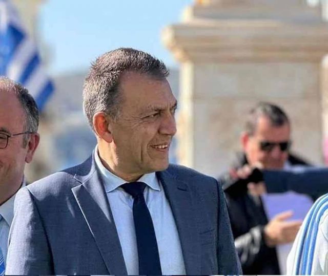 Ο Υπουργός Αθλητισμού, Γ. Βρούτσης, στη Σύρο για τον Αγιασμό των Υδάτων, συνοδευόμενος από κορυφαίες προσωπικότητες του Αθλητισμού