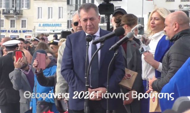 Κολυμβητήριο στη Σύρο ανακοίνωσε ο Γιάννης Βρούτσης